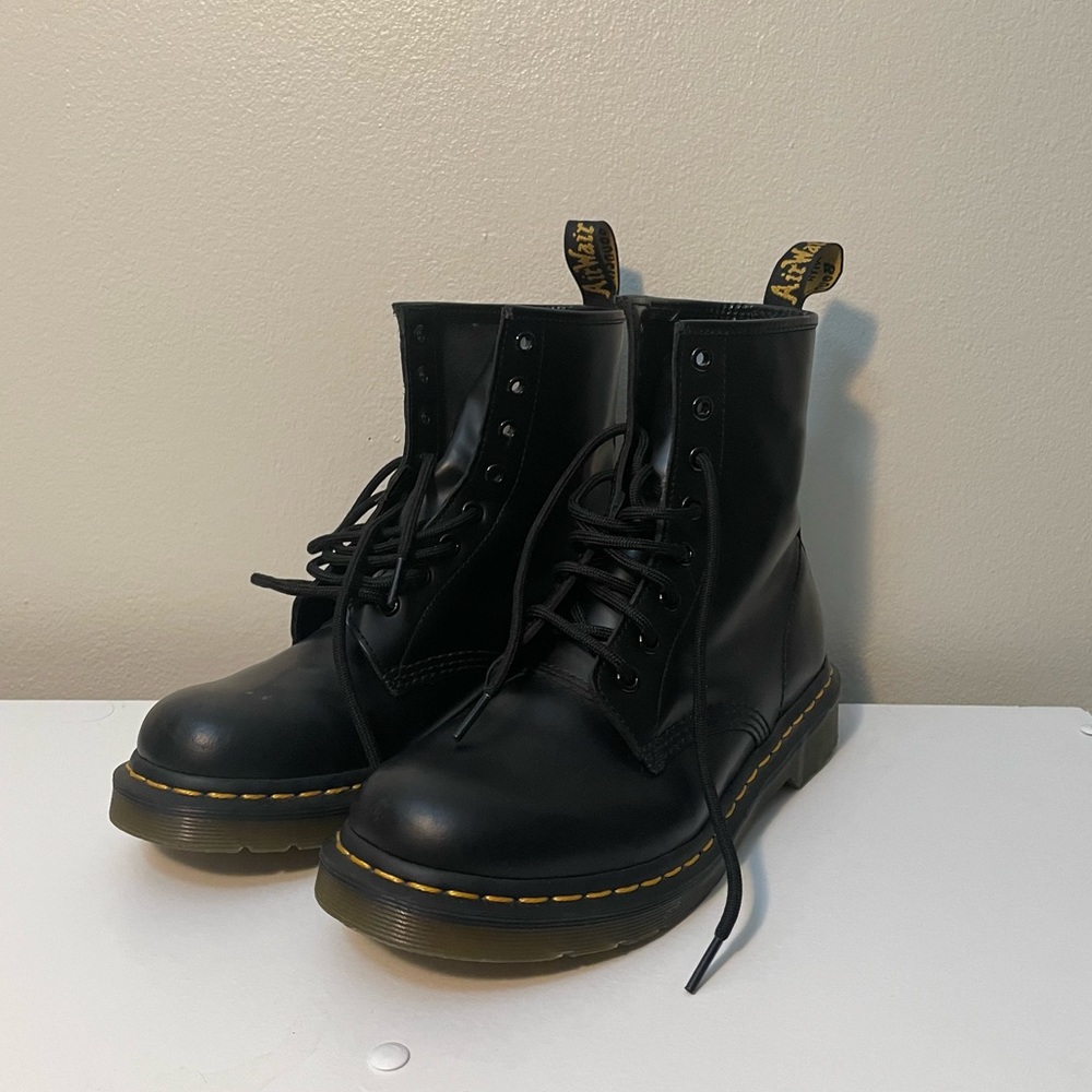 Black Dr. Marten’s 1460 Women’s Smooth Leather Lace Up Boots Size 8 Docs